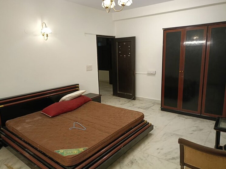 Bedroom, greater kailash ii 3 Bedroom 200 Sq.Yd. Builder Floor In Greater Kailash ii Delhi 9812615