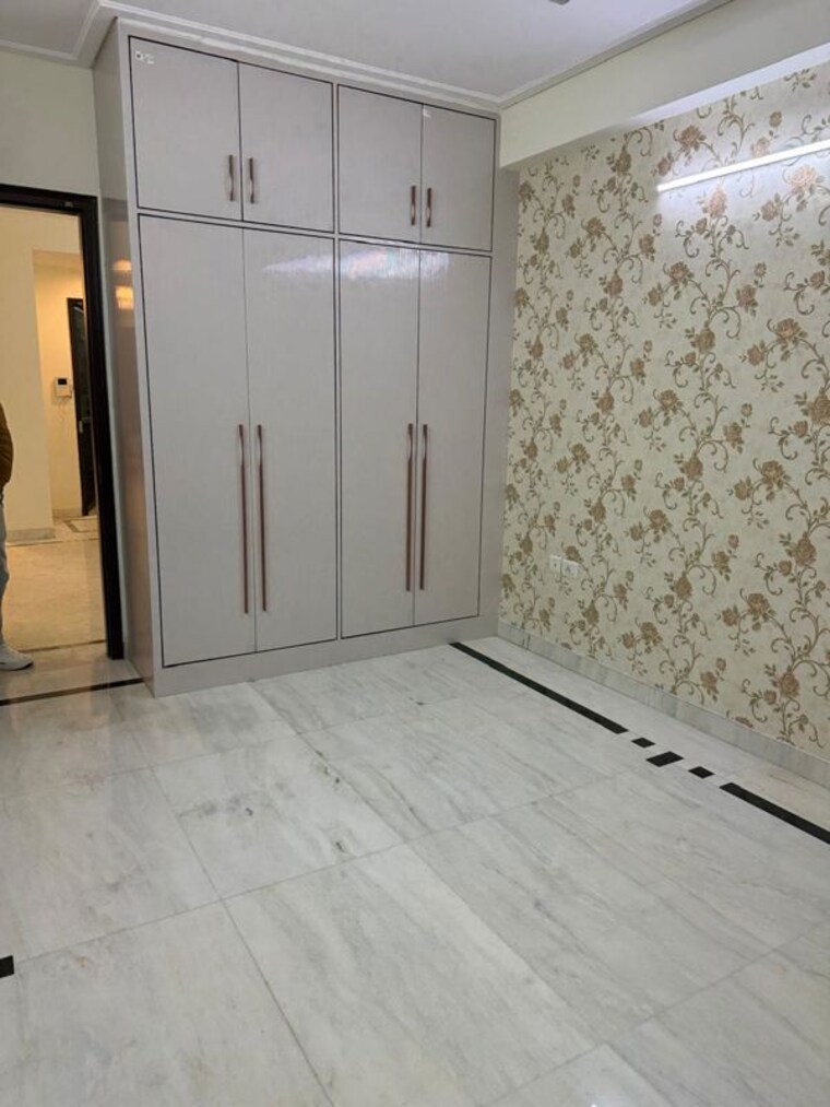 Room, saket 3 Bedroom 200 Sq.Yd. Builder Floor In Saket Delhi 9812623