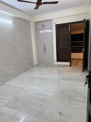 Room in 3 BHK Builder Floor at Saket – for Rent