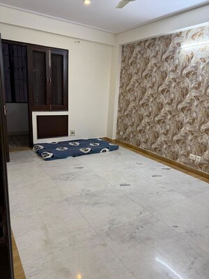 Room in 3 BHK Builder Floor at Saket – for Rent