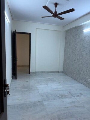 Room in 3 BHK Builder Floor at Saket – for Rent