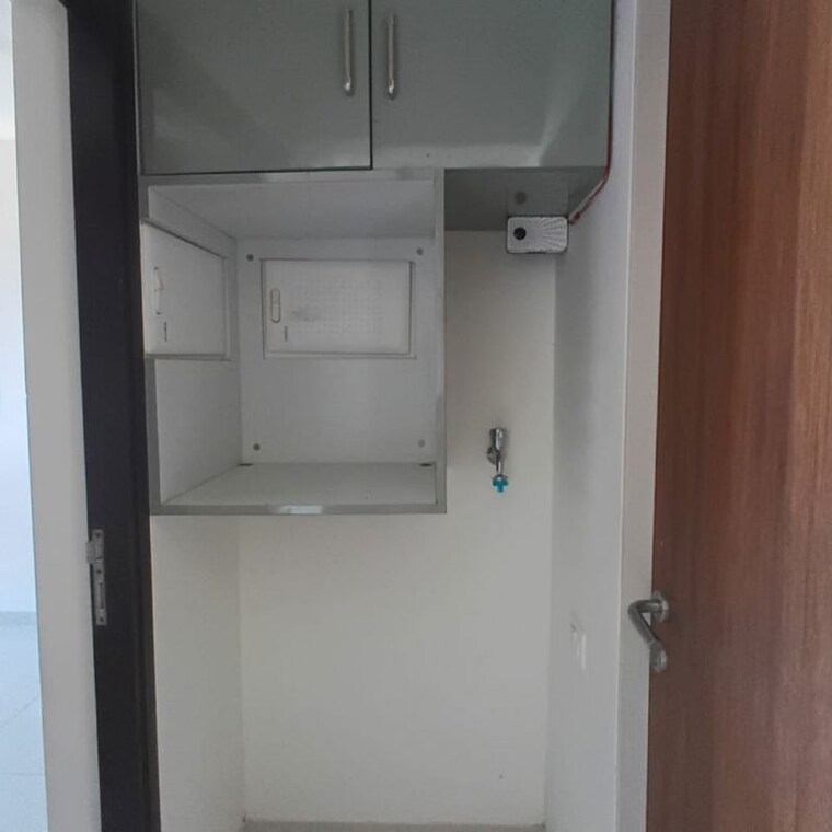 Bathroom, lodha-crown-quality-homes 1 Bedroom 354 Sq.Ft. Apartment In Saket Complex Thane 9812643