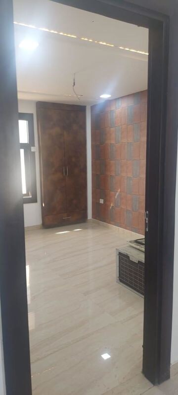 Room in 2 BHK Apartment at Migsun Ultimo, Omicron Iii Greater Noida – for Rent