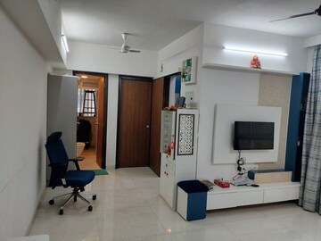 Living Room in 2 BHK Apartment at Thane West – for Rent