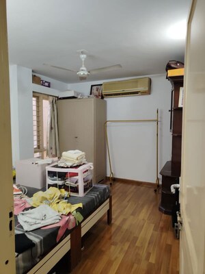 Bedroom in 4 BHK Apartment at Ambawadi – for Rent