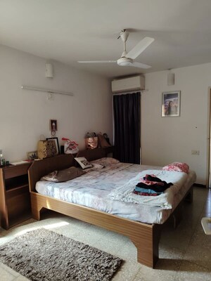 Bedroom in 4 BHK Apartment at Ambawadi – for Rent
