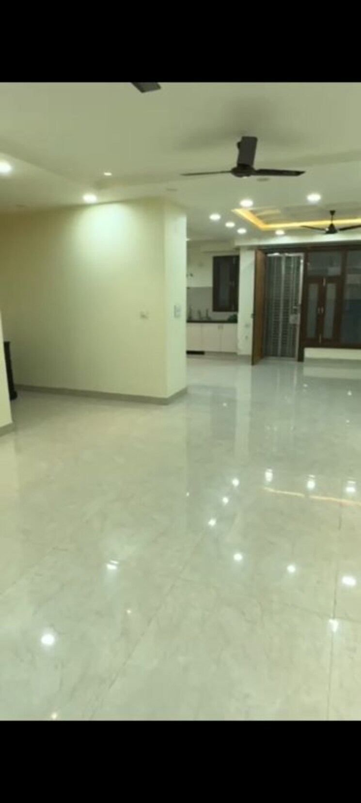 Room, vasundhara sector 3 3 Bedroom 200 Sq.Mt. Builder Floor In Vasundhara Sector 3 Ghaziabad 9812693