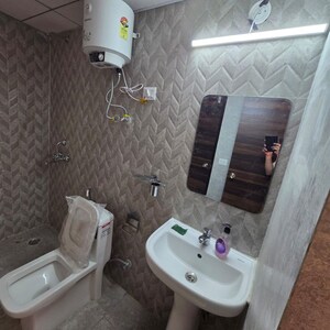 Bathroom in 4 BHK Apartment at Divyansh Orion Homes, Mahurali – for Rent