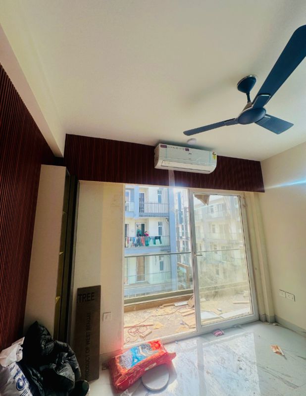 2 BHK + Servant Room Apartment For Rent in Smart World Gems
