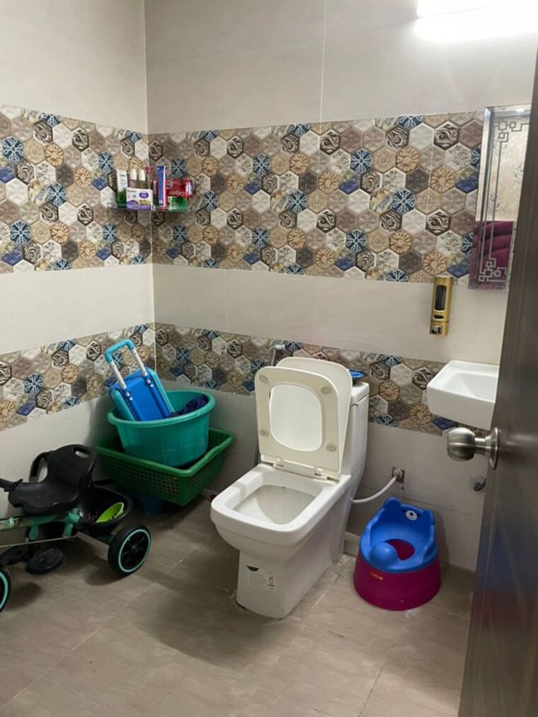 Attached Bathroom, nh 24 3 Bedroom 2000 Sq.Ft. Apartment In Nh 24 Ghaziabad 9812101