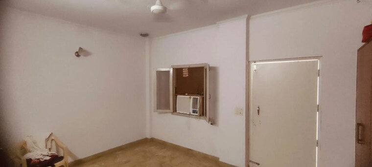 Room, sector 35 3 Bedroom 1200 Sq.Ft. Independent House In Sector 35 Noida 9812745