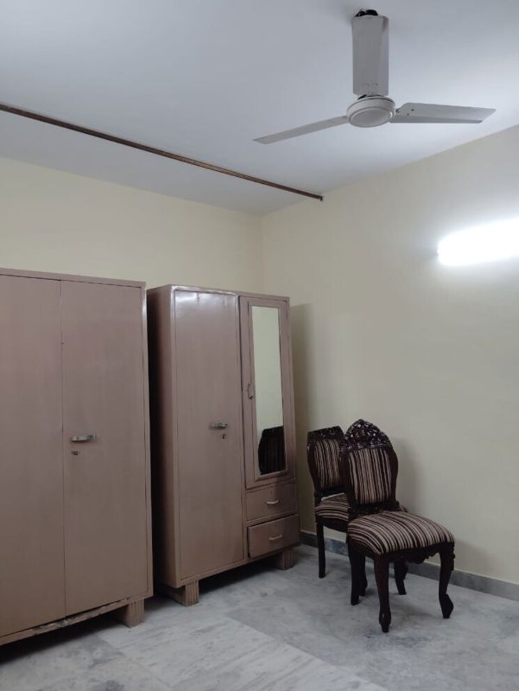 Room, kalkaji 2 Bedroom 1000 Sq.Ft. Builder Floor In Kalkaji Delhi 9812751