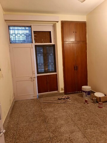 Room in 2 BHK Independent House at Sector 31 – for Rent