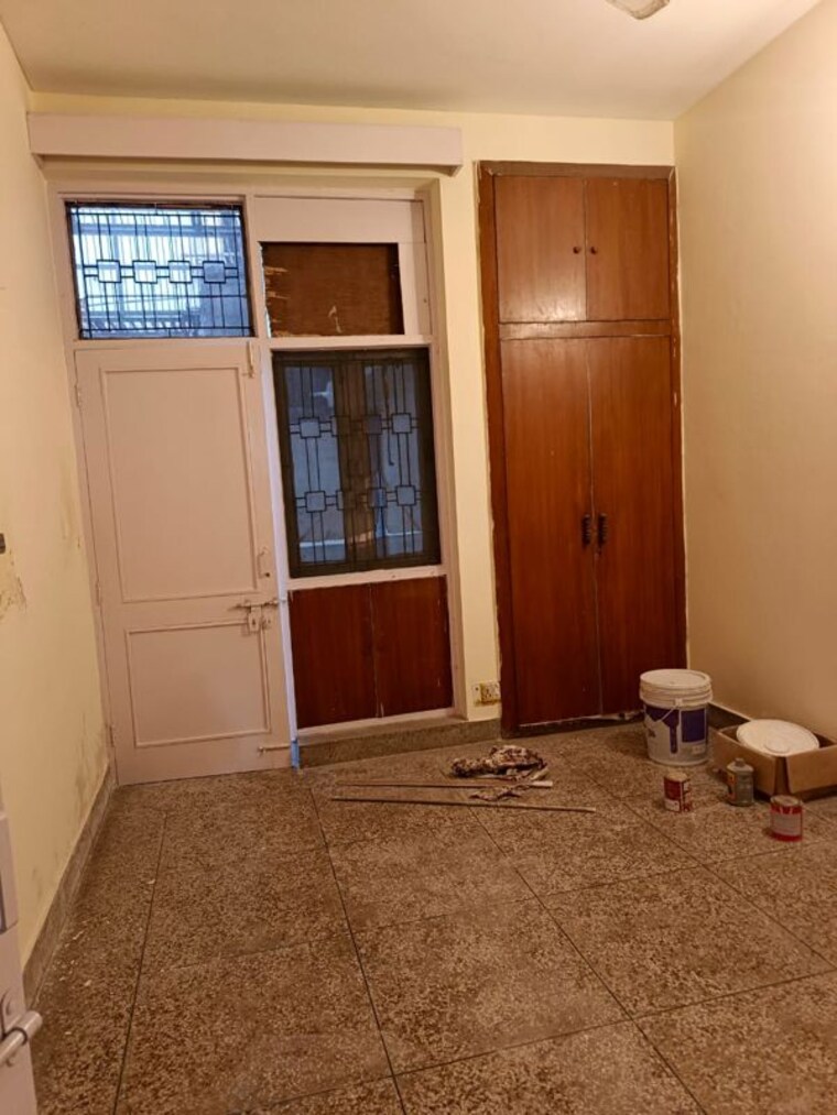 Room, sector 31 2 Bedroom 1250 Sq.Ft. Independent House In Sector 31 Noida 9812754