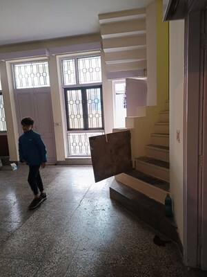 Room in 2 BHK Independent House at Sector 31 – for Rent