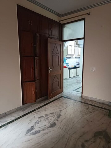 Room in 2 BHK Independent House at RWA Apartments Sector 39, Sector 39 – for Rent