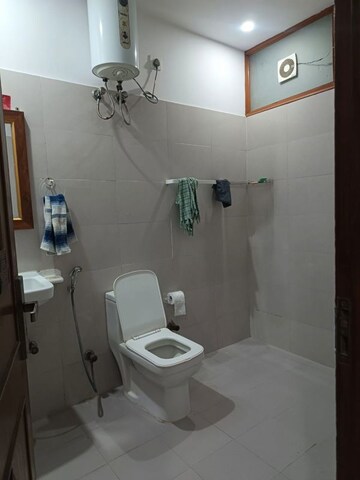 Master Bedroom in 2 BHK Independent House at RWA Apartments Sector 39, Sector 39 – for Rent
