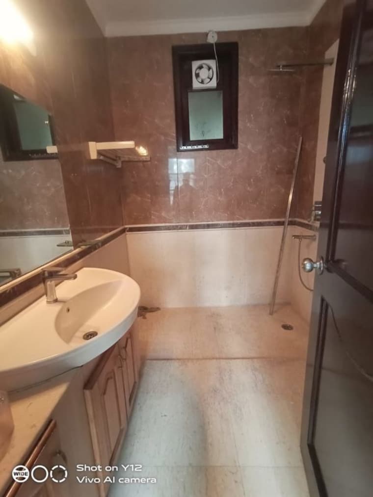 undefined, sarvapriya vihar 3 Bedroom 160 Sq.Yd. Builder Floor In Sarvapriya Vihar Delhi 9812779