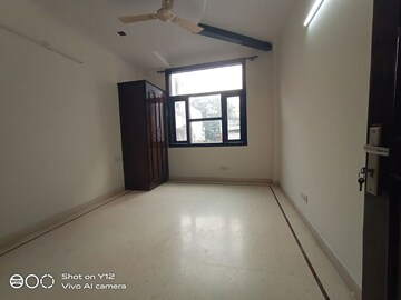 Room in 3 BHK Builder Floor at Sarvapriya Vihar – for Rent