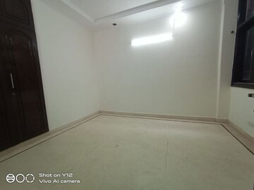 Room in 3 BHK Builder Floor at Sarvapriya Vihar – for Rent