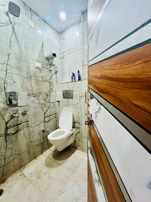 Attached Bathroom in 2 BHK Builder Floor at Dwarka Mor – for Rent