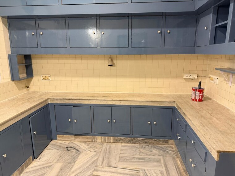 Kitchen, sarvapriya vihar 2 Bedroom 200 Sq.Yd. Builder Floor In Sarvapriya Vihar Delhi 9812790