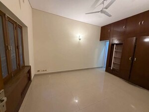 Room in 2 BHK Builder Floor at Sarvapriya Vihar – for Rent