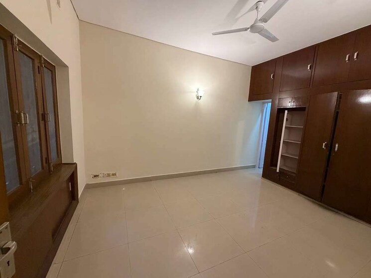 Room, sarvapriya vihar 2 Bedroom 200 Sq.Yd. Builder Floor In Sarvapriya Vihar Delhi 9812790