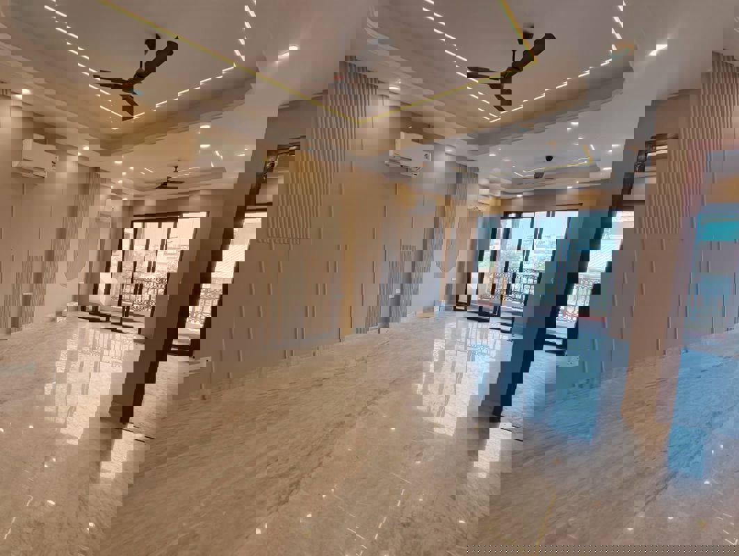 3 BHK + Pooja Room,Servant Room,Study Room Builder Floor For Sale in East Of Kailash