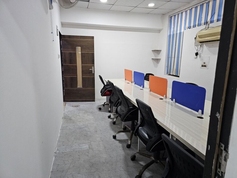 Team Area, sector 3 Commercial Office Space 700 Sq.Ft. In Sector 3 Noida 9812824