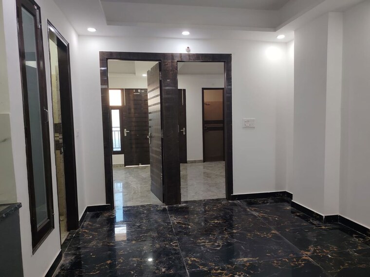 undefined, sector 73 2 Bedroom 1000 Sq.Ft. Builder Floor In Sector 73 Noida 9812837