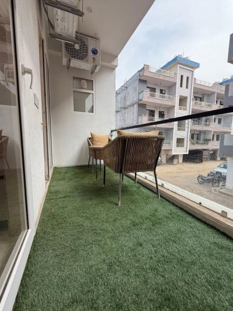 Balcony, ramgarh bhudda 3 Bedroom 135 Sq.Yd. Builder Floor In Ramgarh Bhudda Zirakpur 9812854