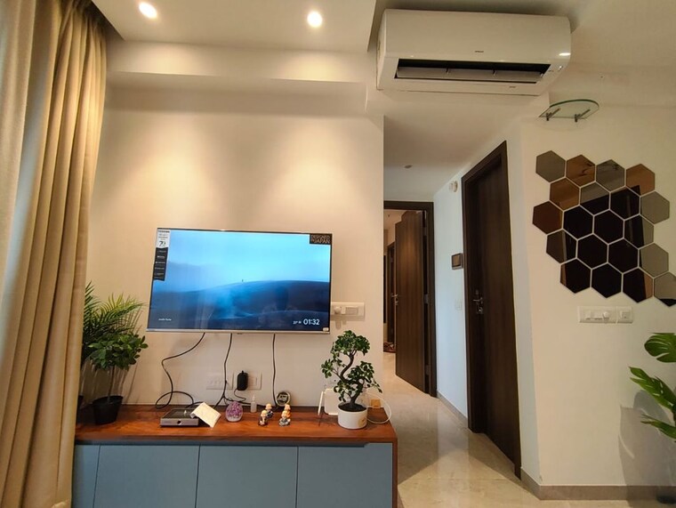 Living Room, hiranandani-regent-hill 1 Bedroom 379 Sq.Ft. Apartment In Powai Mumbai 9812856