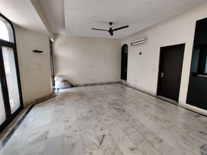 Room in 3 BHK Builder Floor at Defence Colony – for Rent