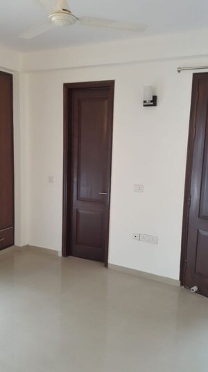 Room in 3 BHK Builder Floor at Safdarjung Enclave – for Rent