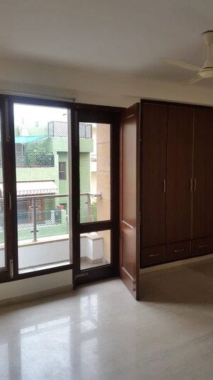 Room in 3 BHK Builder Floor at Safdarjung Enclave – for Rent