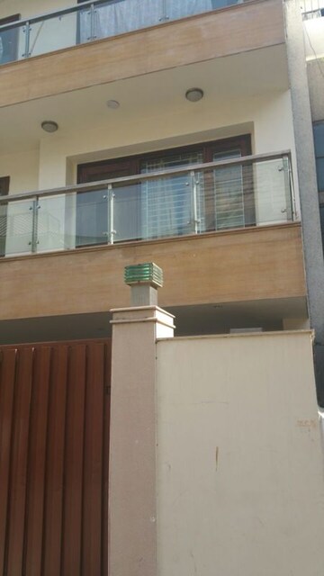  3 BHK Builder Floor at Safdarjung Enclave – for Rent