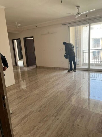 Room in 4 BHK Apartment at Mahagun Mywoods, Sector 16c Greater Noida – for Rent