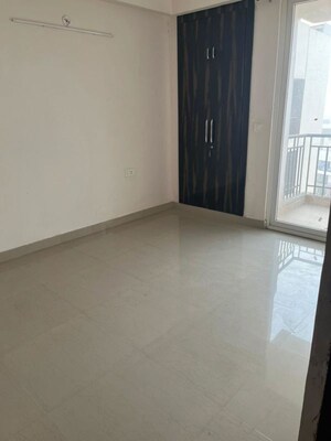 Room in 4 BHK Apartment at Mahagun Mywoods, Sector 16c Greater Noida – for Rent