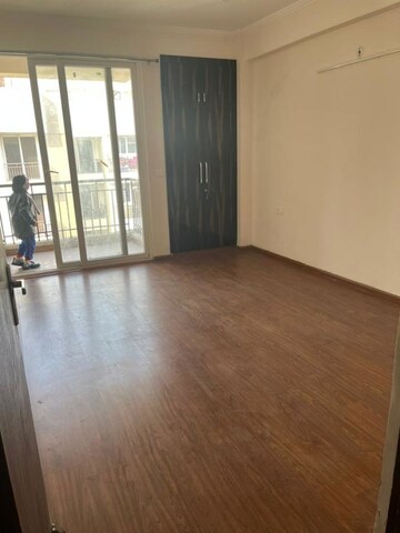 Room in 4 BHK Apartment at Mahagun Mywoods, Sector 16c Greater Noida – for Rent