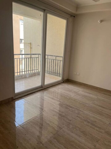 Room in 4 BHK Apartment at Mahagun Mywoods, Sector 16c Greater Noida – for Rent