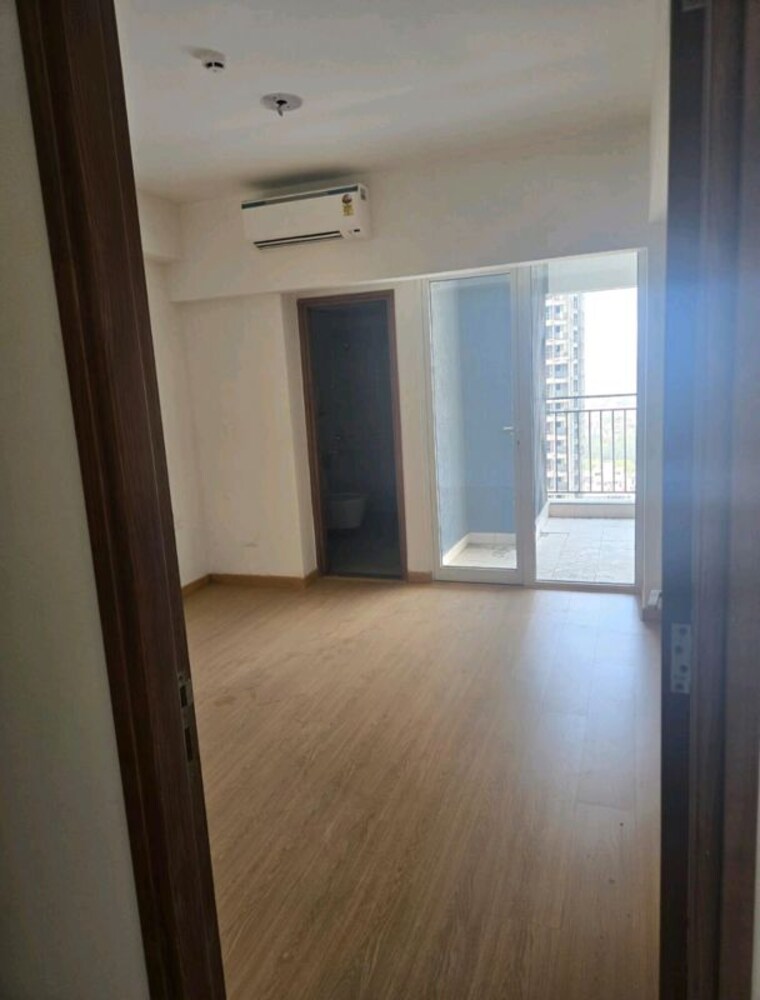 Room, sector 43 3 Bedroom 1143 Sq.Ft. Apartment In Sector 43 Noida 9812874