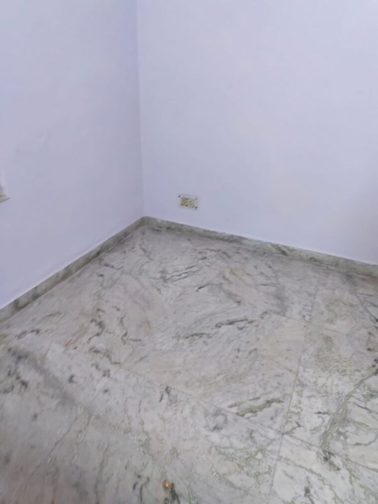 Room, sector 55 1.5 Bedroom 1350 Sq.Ft. Independent House In Sector 55 Noida 9812910