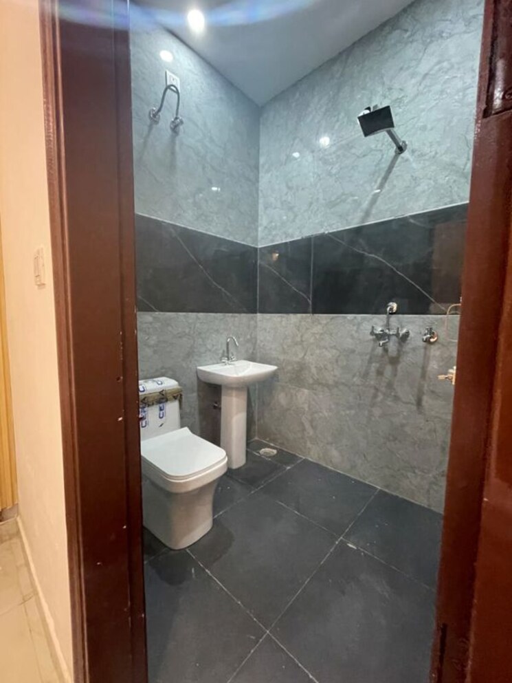 Bathroom, sbp-nature-city 3 Bedroom 1050 Sq.Ft. Builder Floor In Central Kharar Chandigarh 9812914