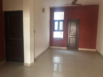 Room in 2 BHK Independent House at Sector 55 – for Rent