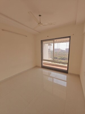 Room in 3 BHK Apartment at Rattan Icon, Seawoods Sector 50 – for Rent