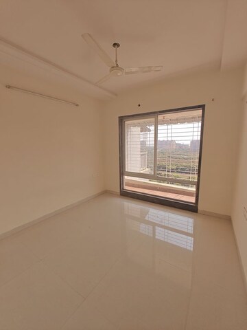 Room in 3 BHK Apartment at Rattan Icon, Seawoods Sector 50 – for Rent