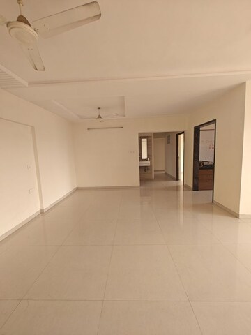 Room in 3 BHK Apartment at Rattan Icon, Seawoods Sector 50 – for Rent