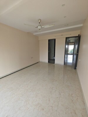 Room in 3 BHK Apartment at Rattan Icon, Seawoods Sector 50 – for Rent