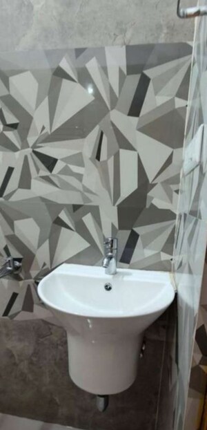 Bathroom in 3 BHK Apartment at Hazratganj – for Rent